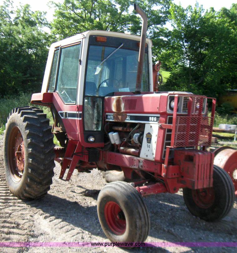 image for item 2270 1976 International 986 tractor