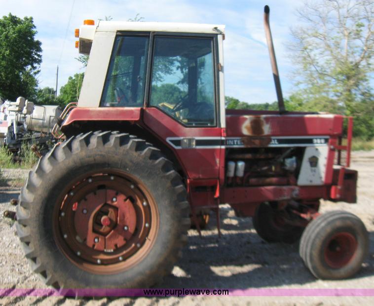 image for item 2270 1976 International 986 tractor