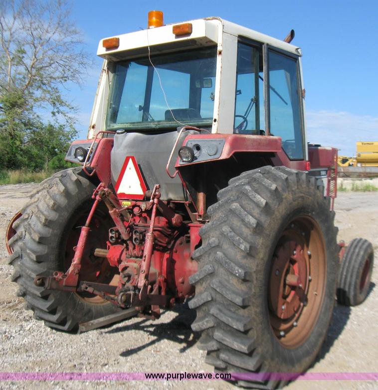 image for item 2270 1976 International 986 tractor