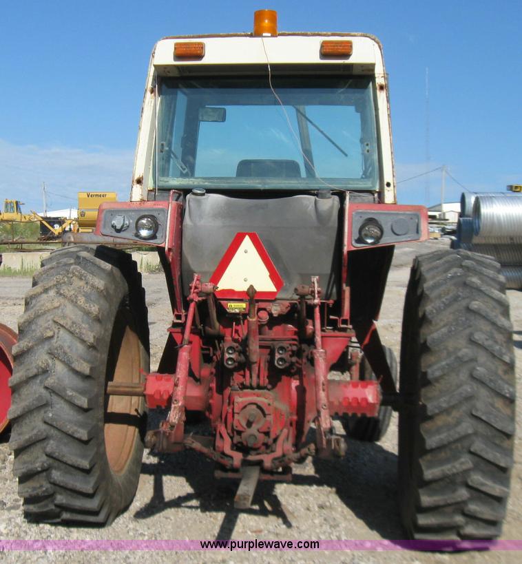image for item 2270 1976 International 986 tractor