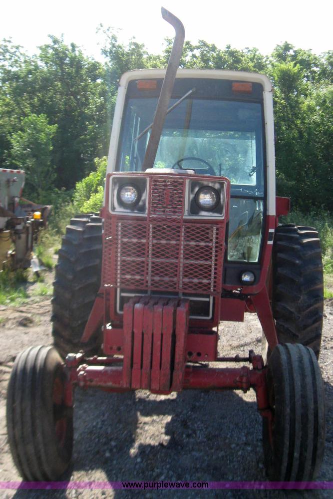 image for item 2270 1976 International 986 tractor