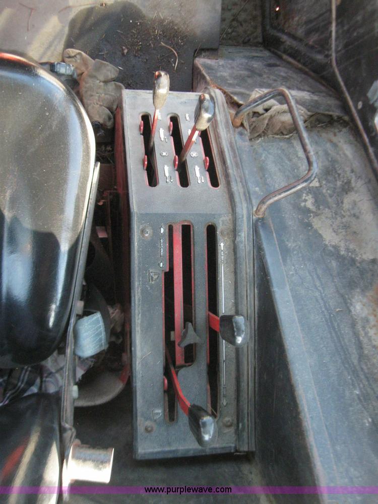 image for item 2270 1976 International 986 tractor