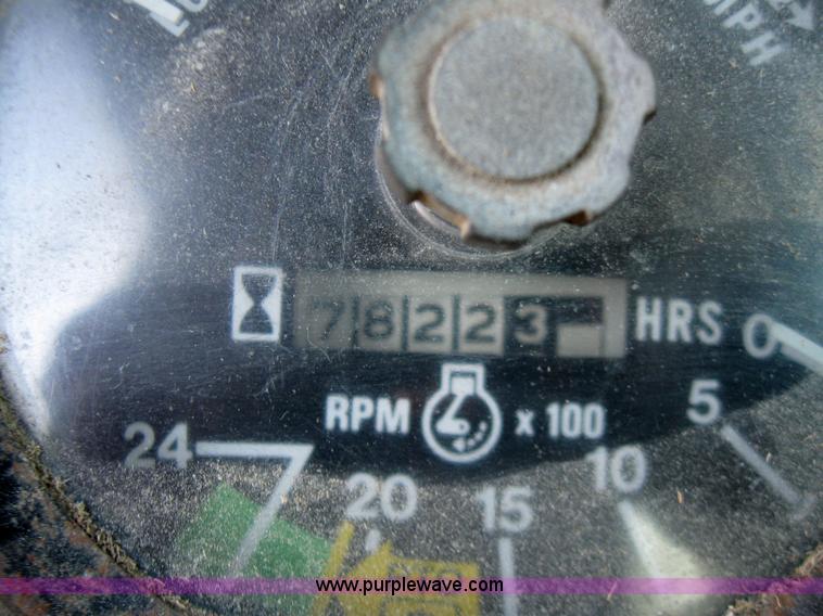 image for item 2270 1976 International 986 tractor