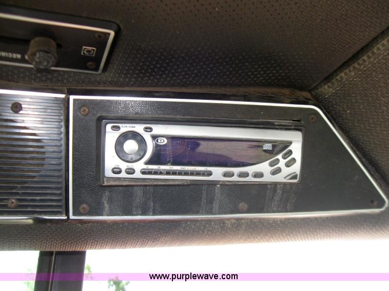 image for item 2270 1976 International 986 tractor