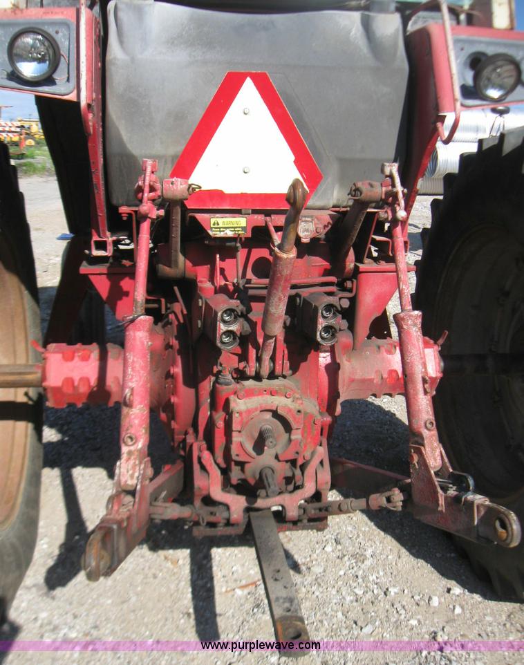 image for item 2270 1976 International 986 tractor