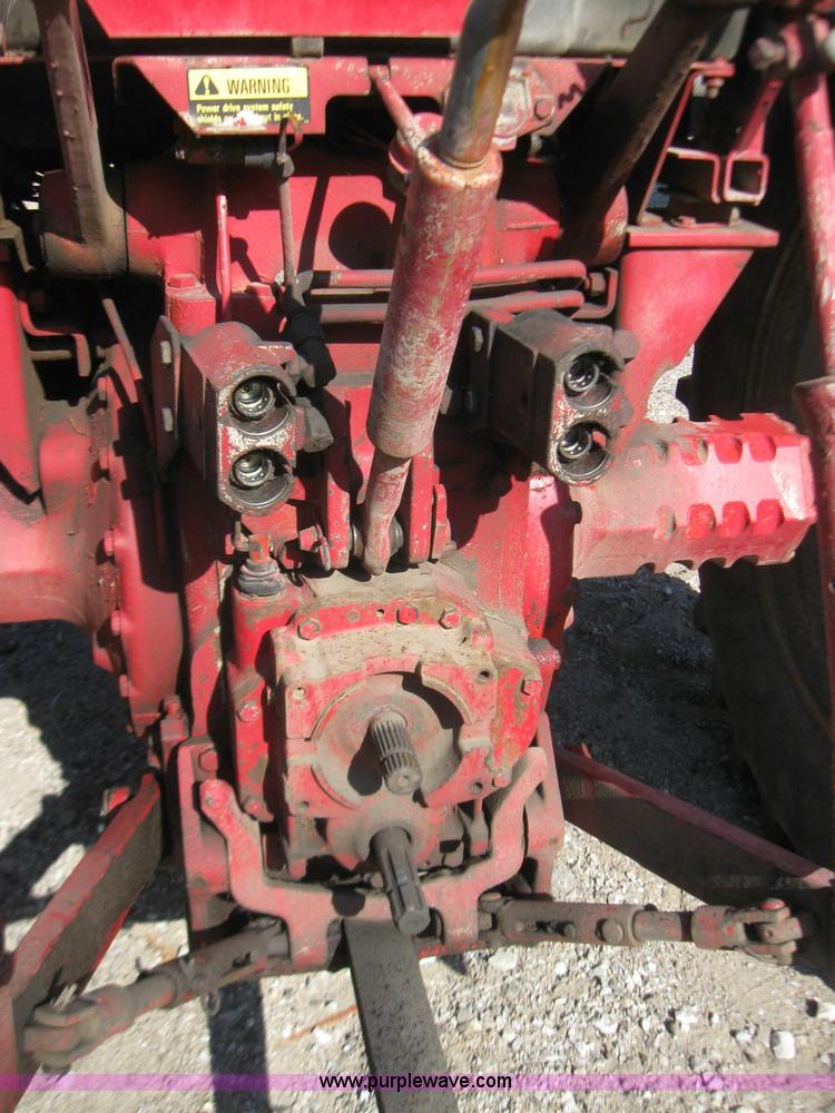 image for item 2270 1976 International 986 tractor