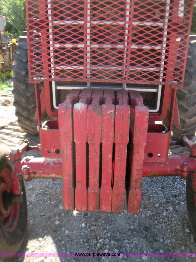 image for item 2270 1976 International 986 tractor