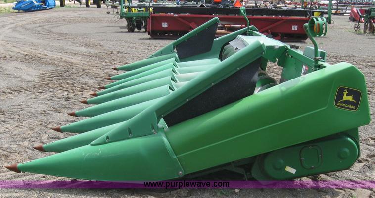 image for item 2277 1998 John Deere 893 corn head