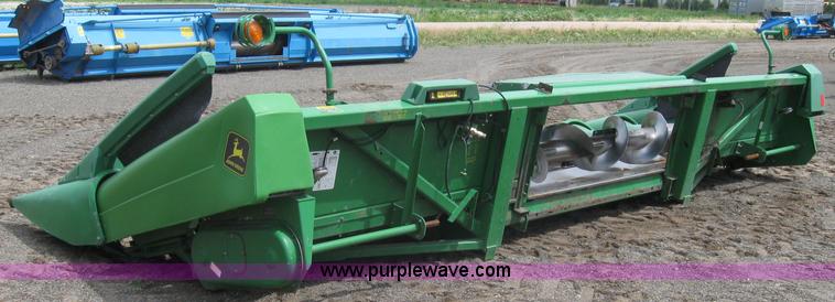 image for item 2277 1998 John Deere 893 corn head