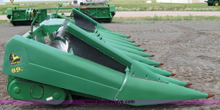image for item 2277 1998 John Deere 893 corn head