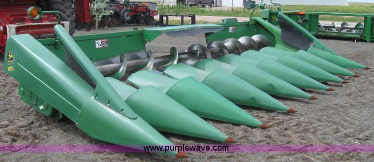 image for item 2277 1998 John Deere 893 corn head