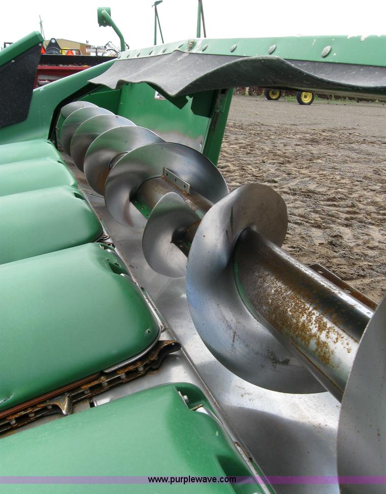 image for item 2277 1998 John Deere 893 corn head