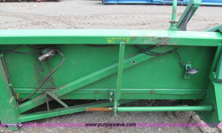 image for item 2277 1998 John Deere 893 corn head