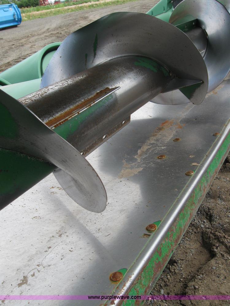 image for item 2277 1998 John Deere 893 corn head