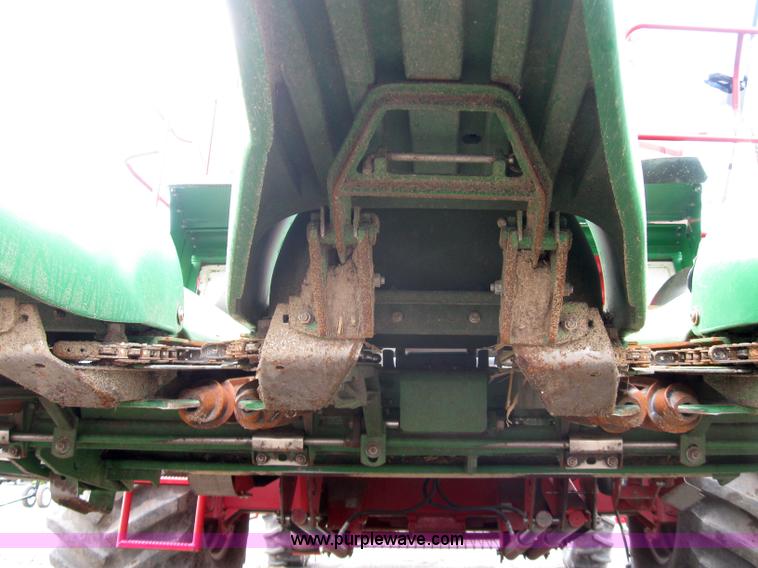 image for item 2277 1998 John Deere 893 corn head