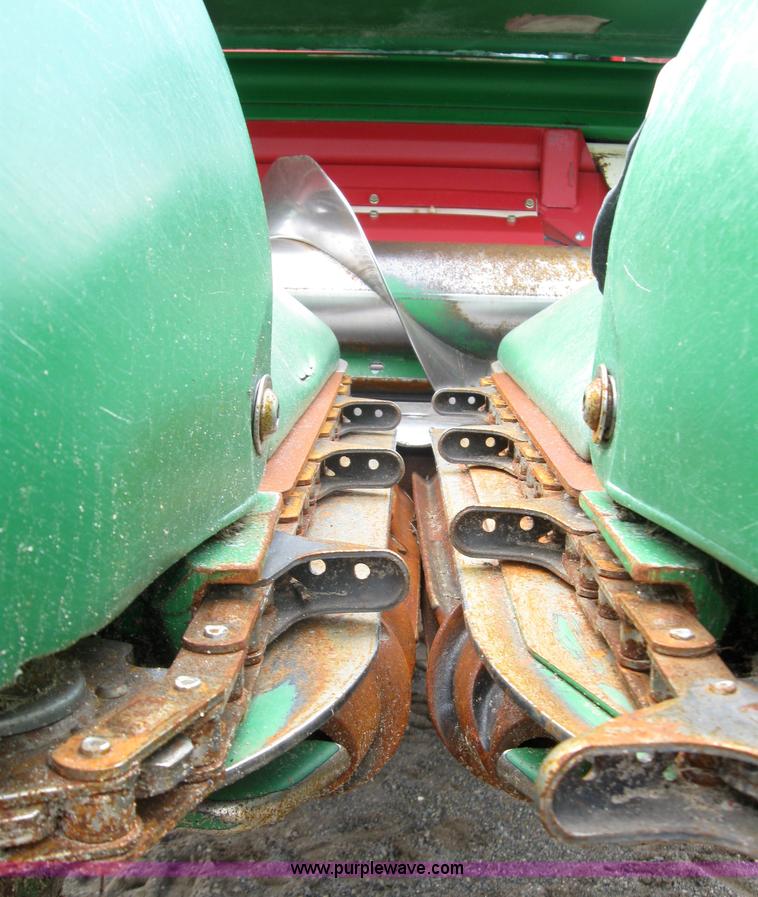 image for item 2277 1998 John Deere 893 corn head