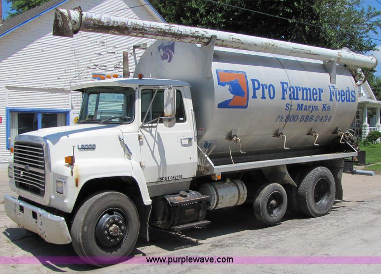 image for item 2282 1989 Ford LN8000F truck