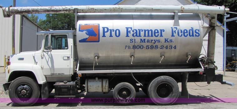 image for item 2282 1989 Ford LN8000F truck