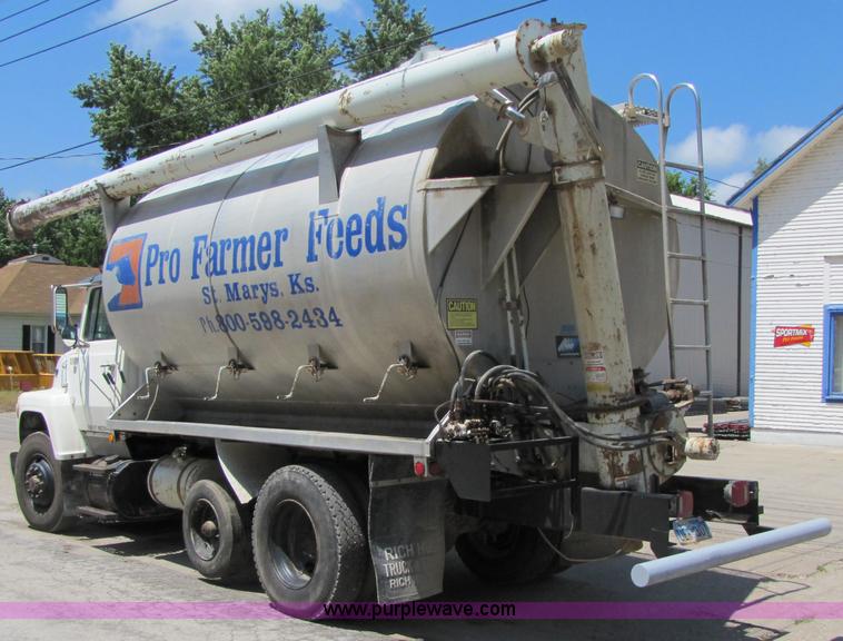 image for item 2282 1989 Ford LN8000F truck