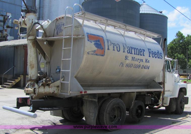 image for item 2282 1989 Ford LN8000F truck