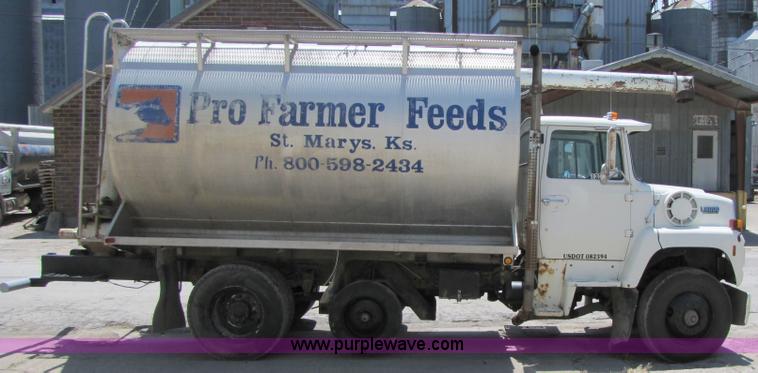 image for item 2282 1989 Ford LN8000F truck