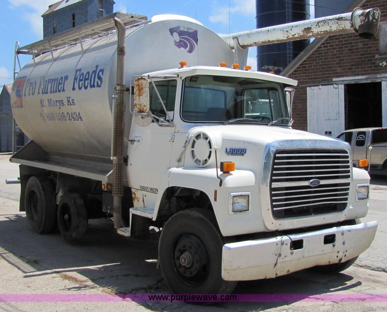 image for item 2282 1989 Ford LN8000F truck