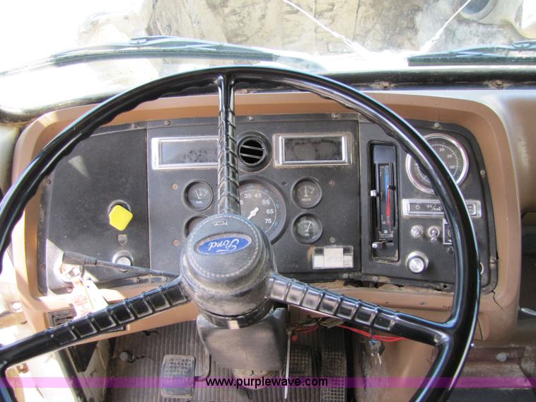 image for item 2282 1989 Ford LN8000F truck