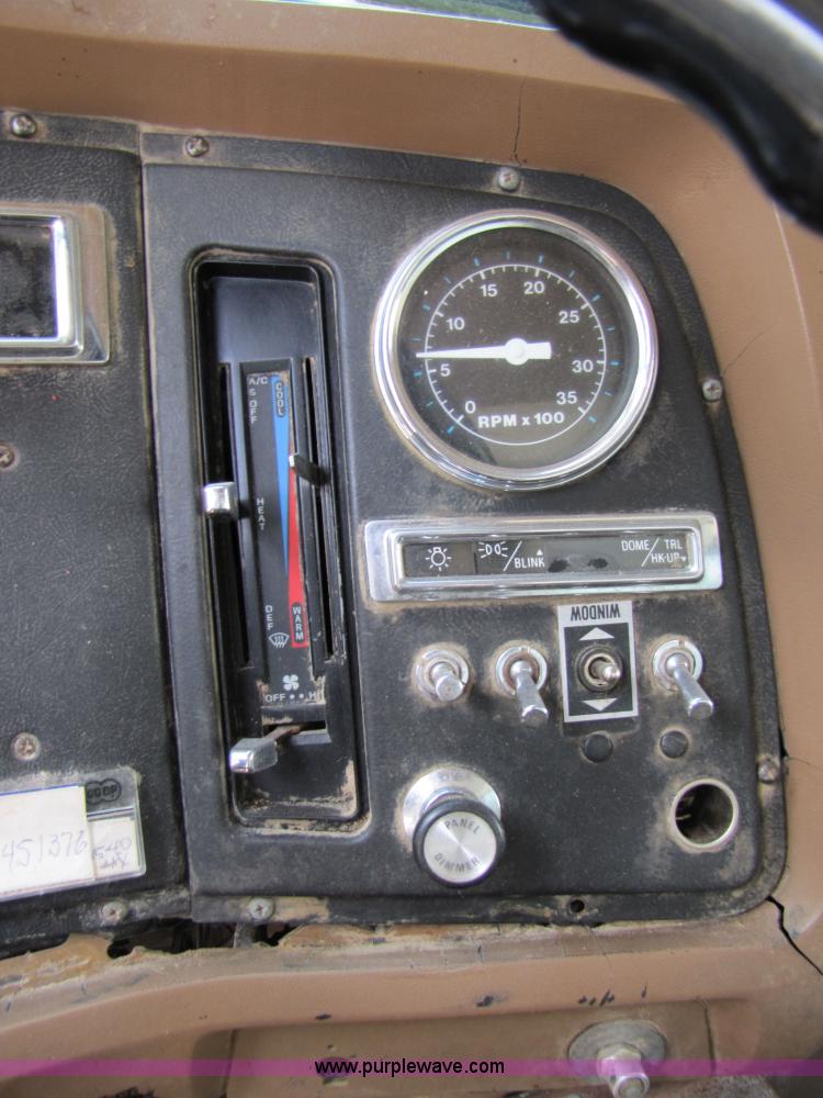 image for item 2282 1989 Ford LN8000F truck