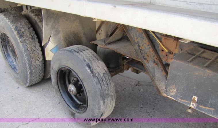 image for item 2282 1989 Ford LN8000F truck