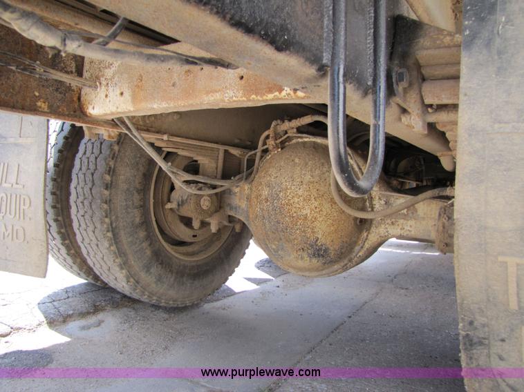 image for item 2282 1989 Ford LN8000F truck