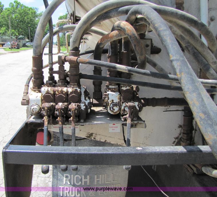 image for item 2282 1989 Ford LN8000F truck