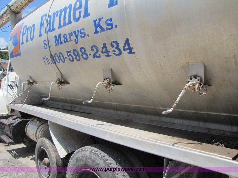 image for item 2282 1989 Ford LN8000F truck