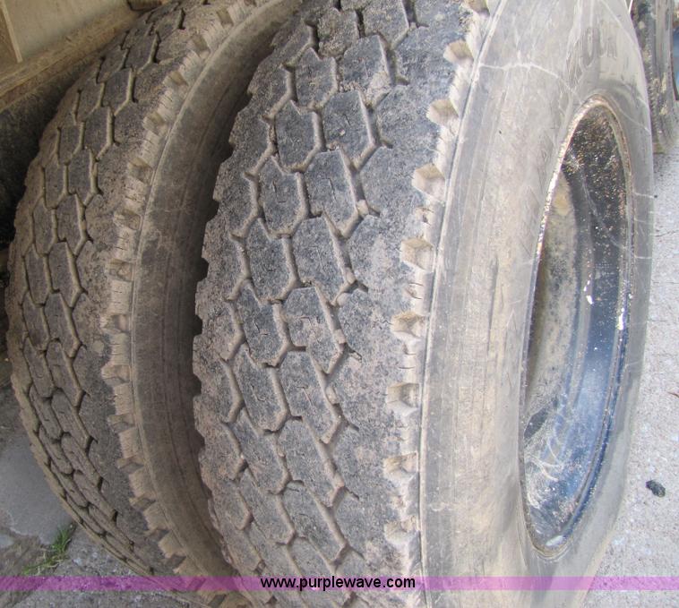 image for item 2282 1989 Ford LN8000F truck