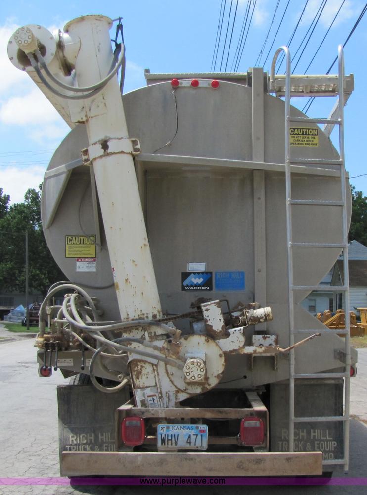 image for item 2283 1999 Freightliner Medium Conventional FL112 truck