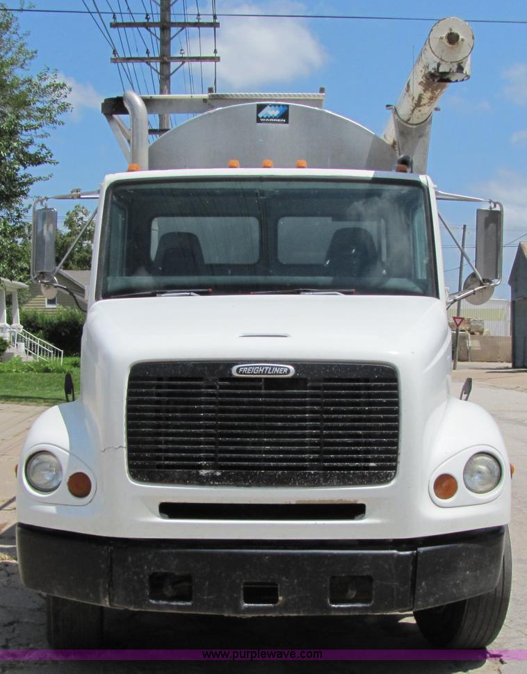 image for item 2283 1999 Freightliner Medium Conventional FL112 truck