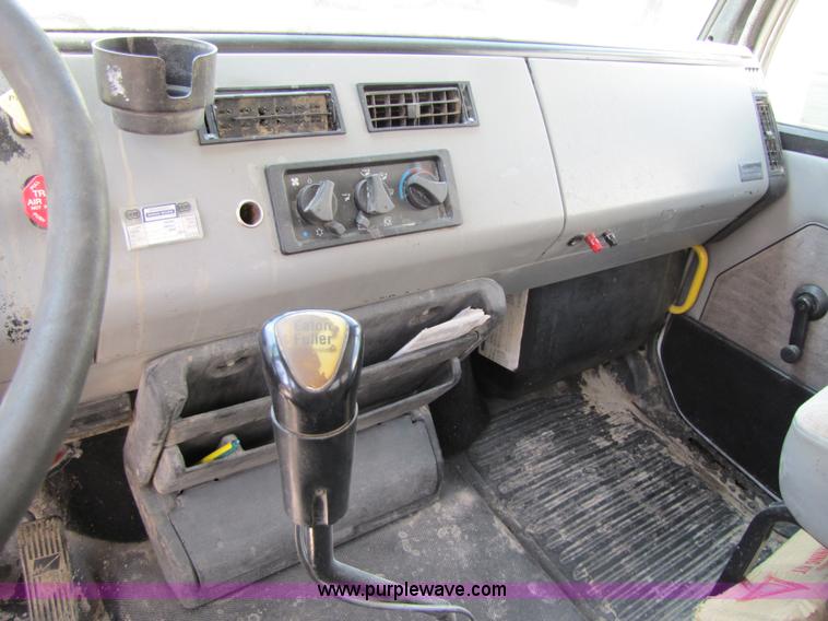 image for item 2283 1999 Freightliner Medium Conventional FL112 truck