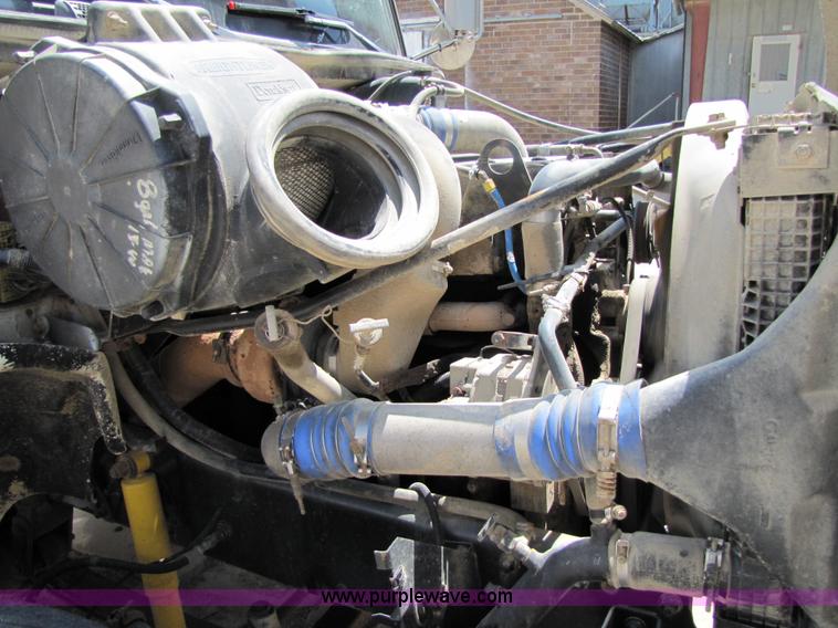 image for item 2283 1999 Freightliner Medium Conventional FL112 truck