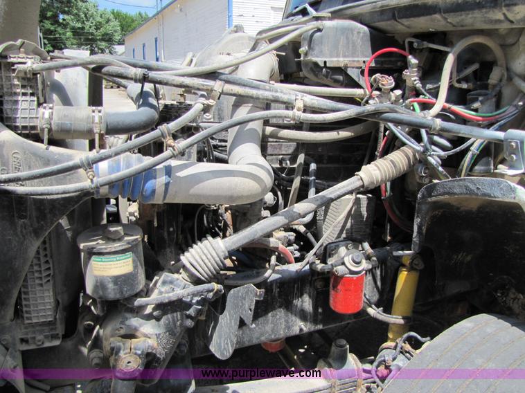 image for item 2283 1999 Freightliner Medium Conventional FL112 truck