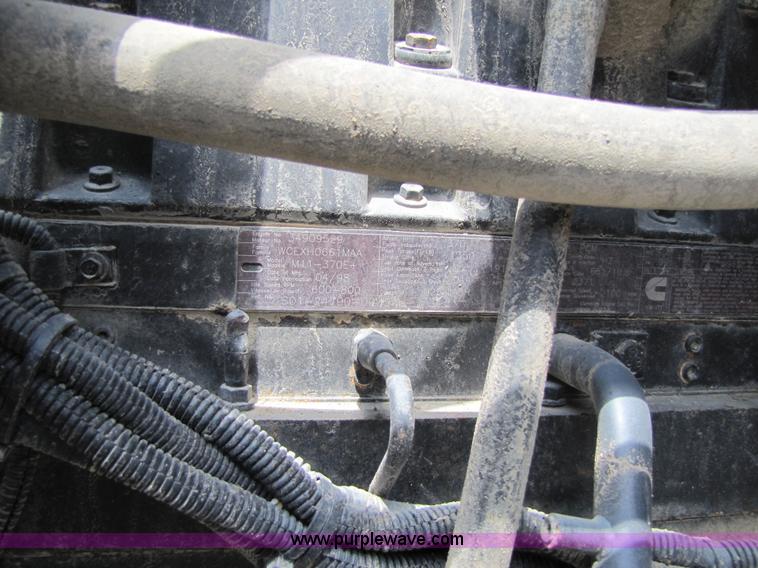 image for item 2283 1999 Freightliner Medium Conventional FL112 truck