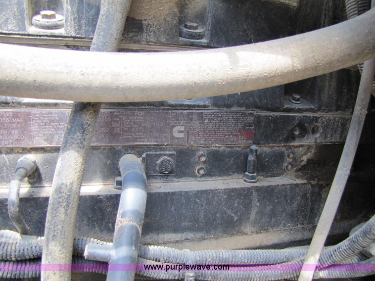 image for item 2283 1999 Freightliner Medium Conventional FL112 truck