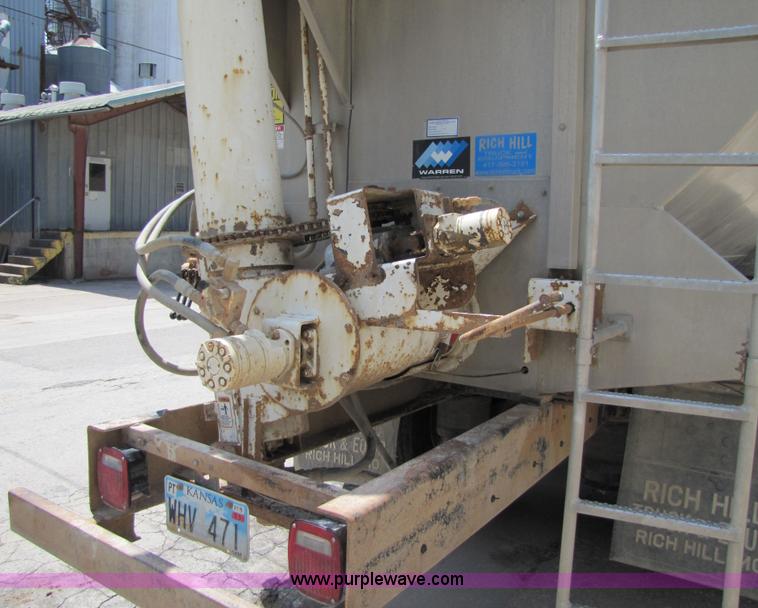 image for item 2283 1999 Freightliner Medium Conventional FL112 truck