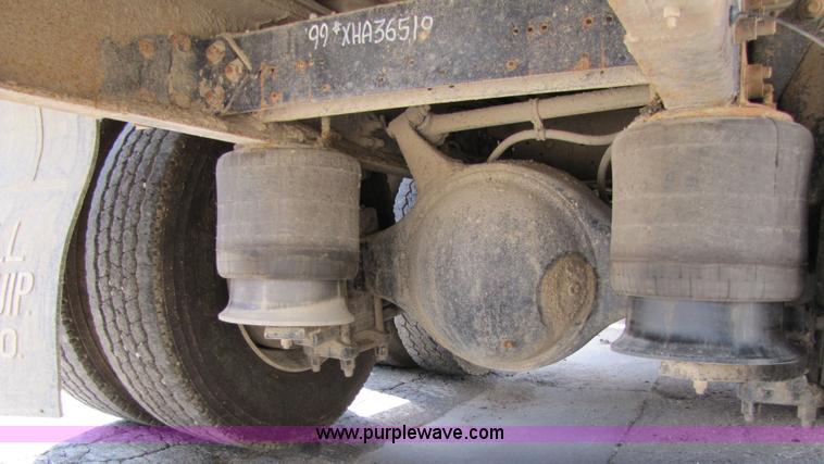 image for item 2283 1999 Freightliner Medium Conventional FL112 truck