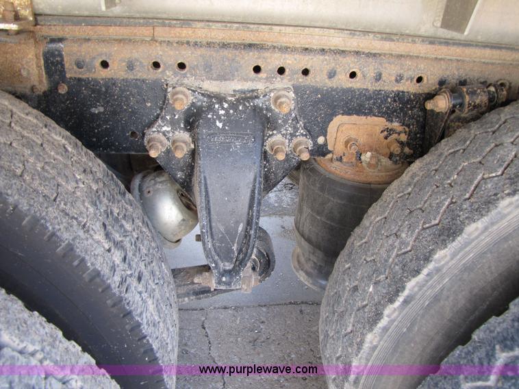 image for item 2283 1999 Freightliner Medium Conventional FL112 truck