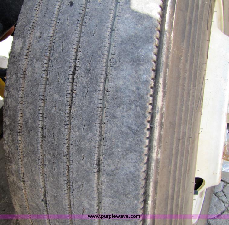 image for item 2283 1999 Freightliner Medium Conventional FL112 truck