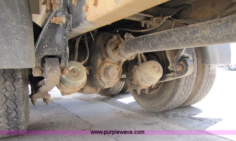 image for item 2283 1999 Freightliner Medium Conventional FL112 truck