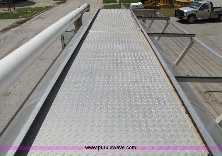 image for item 2283 1999 Freightliner Medium Conventional FL112 truck