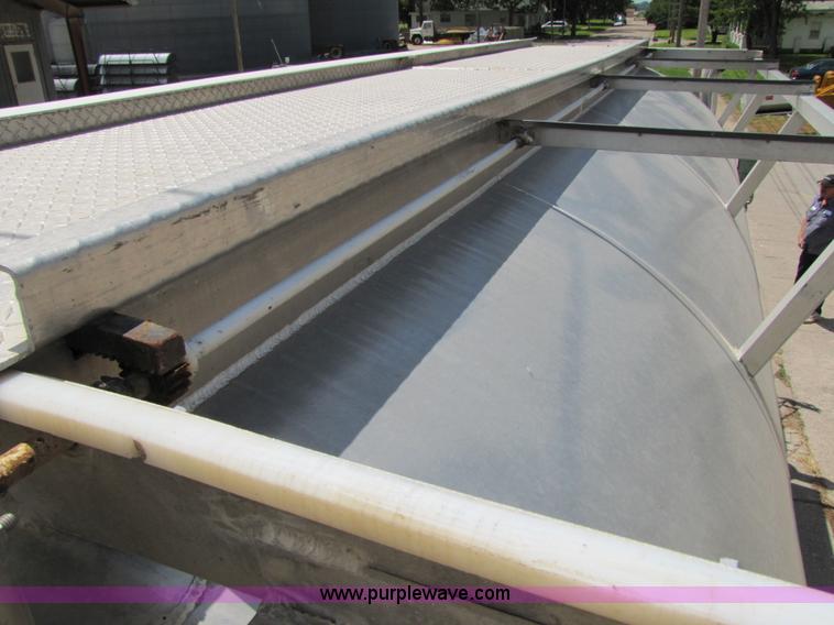 image for item 2283 1999 Freightliner Medium Conventional FL112 truck