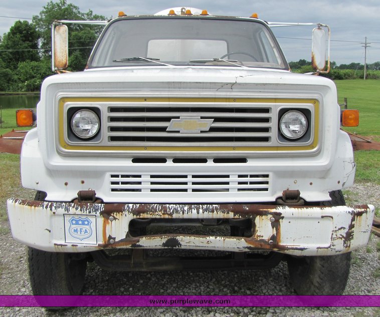 image for item 3333 1990 Chevrolet C-70 cab and chassis