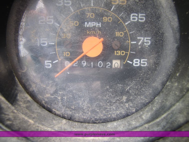 image for item 3333 1990 Chevrolet C-70 cab and chassis