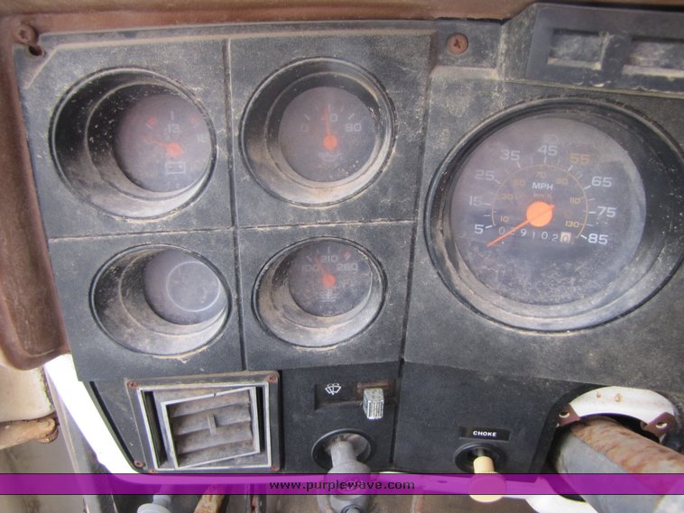 image for item 3333 1990 Chevrolet C-70 cab and chassis